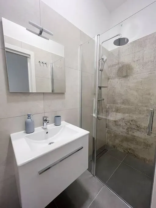 Chariming And Comfy Studio Apartment Pula